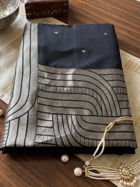 Black Cotton Blend Saree with Printed Pallu